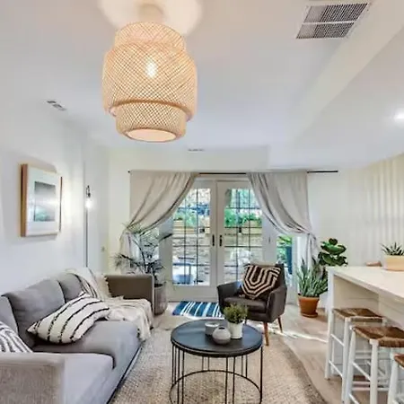 Charming City Getaway With Patio