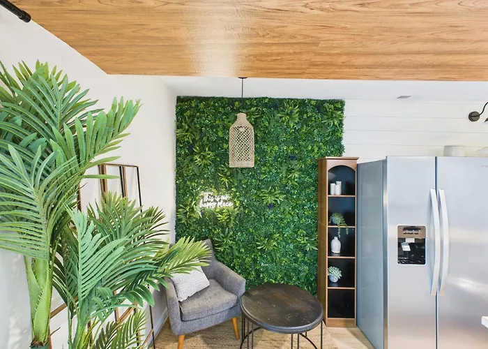 Charming Getaway With Patio * Chicago