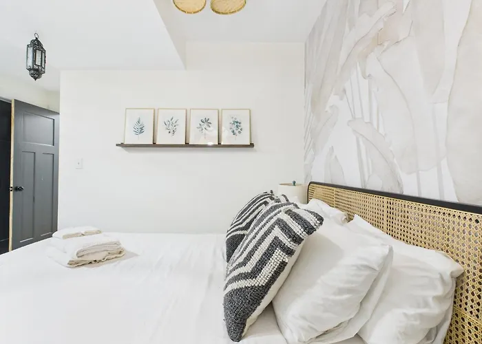 Charming Getaway With Patio * Chicago