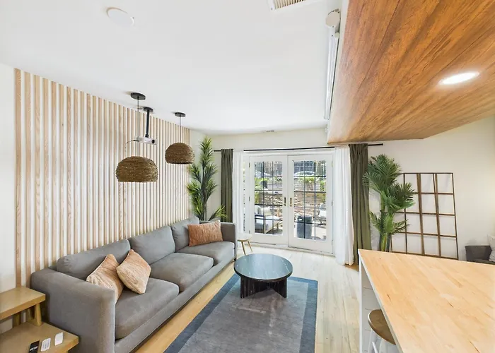 Charming Getaway With Patio Chicago